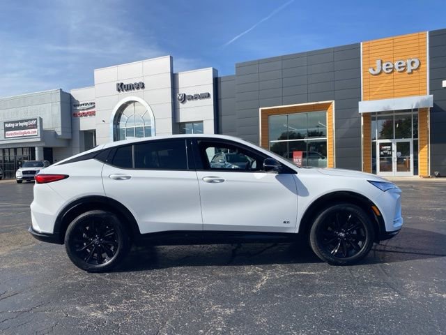 Used 2025 Buick Envista Sport Touring image 3