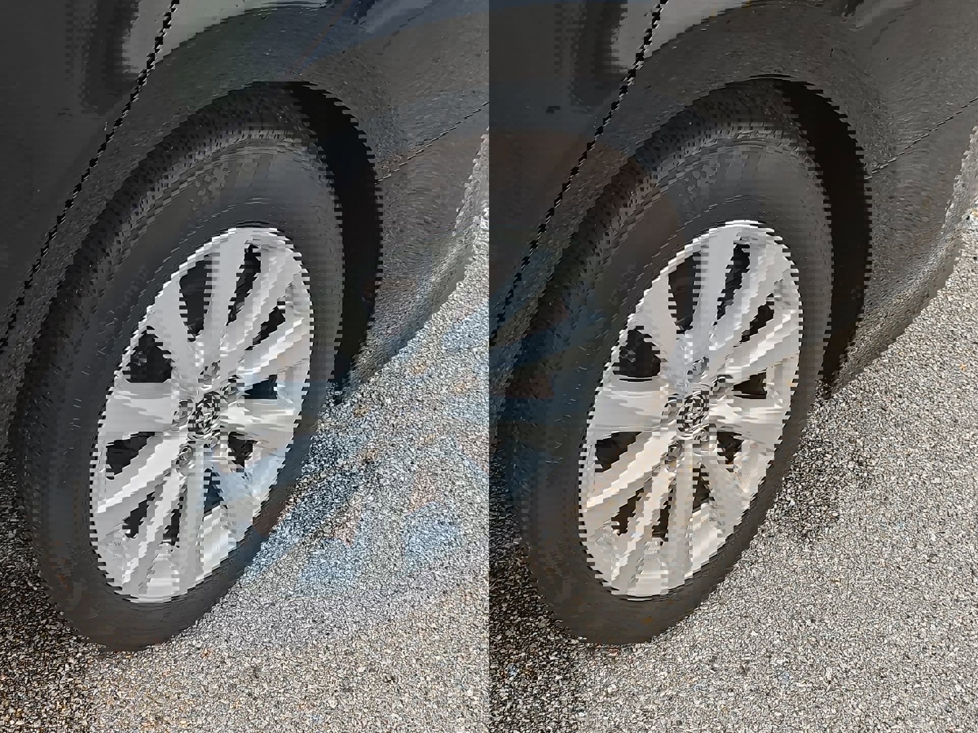 Used 2020 Toyota Camry LE image 10