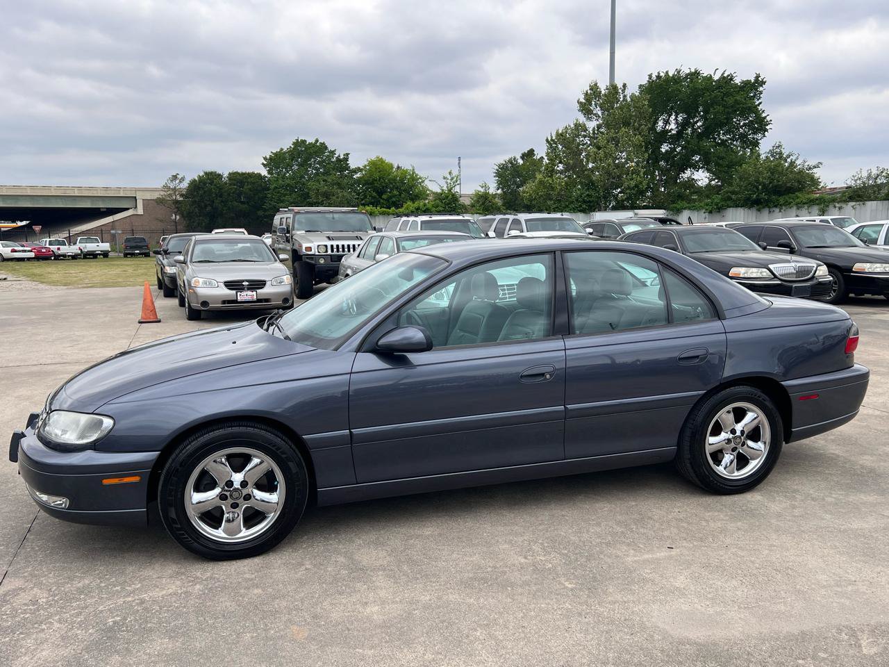 Used 1997 Cadillac Catera RWD image 12