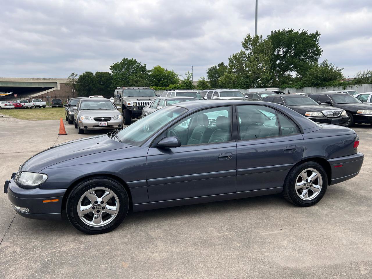Used 1997 Cadillac Catera RWD image 12