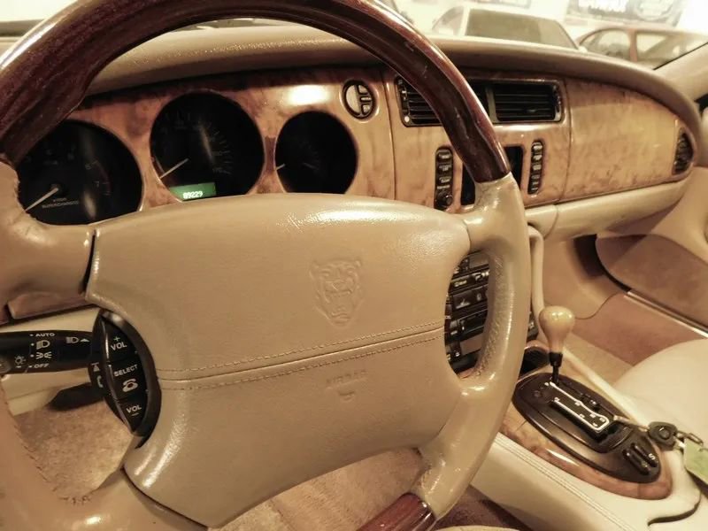 Used 2001 Jaguar XK8 Convertible RWD image 35