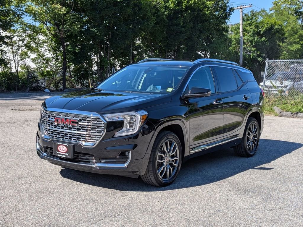 Used 2024 GMC Terrain Denali w/ Black Diamond Edition AWD/4WD image 10