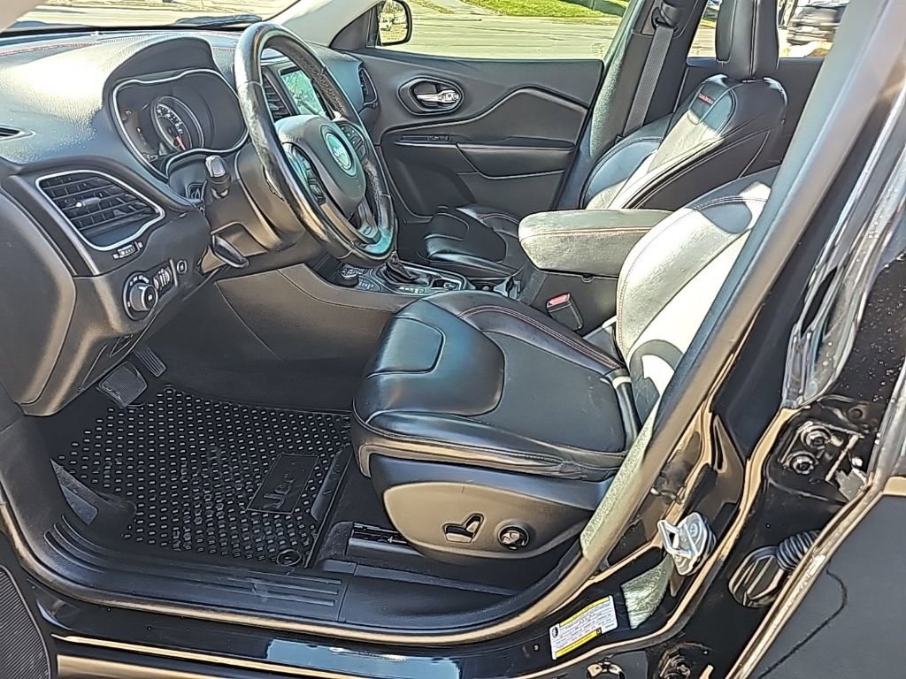 Certified 2019 Jeep Cherokee Trailhawk w/ Comfort/Convenience Group image 15