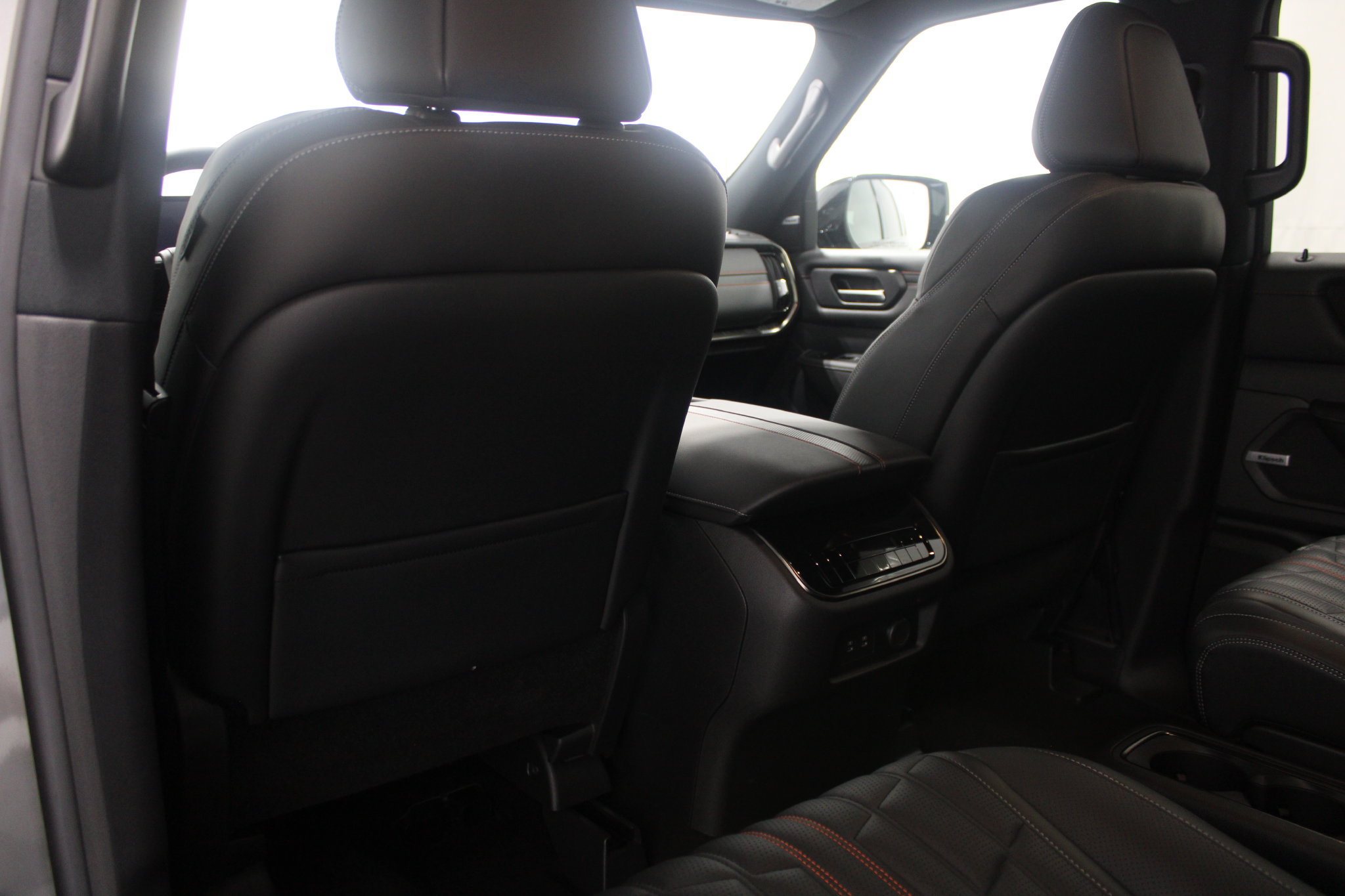 Used 2026 Nissan Armada PRO-4X w/ Captain's Chari Seat Package AWD/4WD image 17