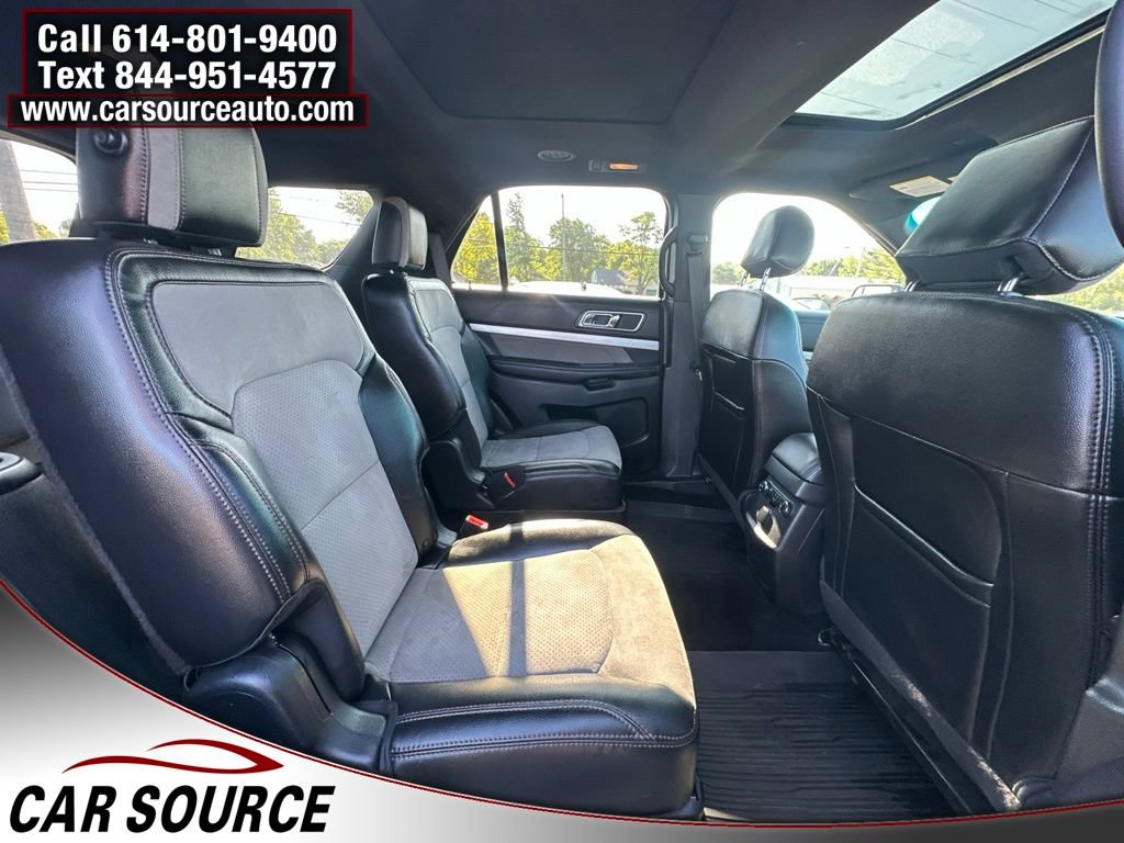 Used 2017 Ford Explorer XLT w/ Equipment Group 202A AWD/4WD image 28