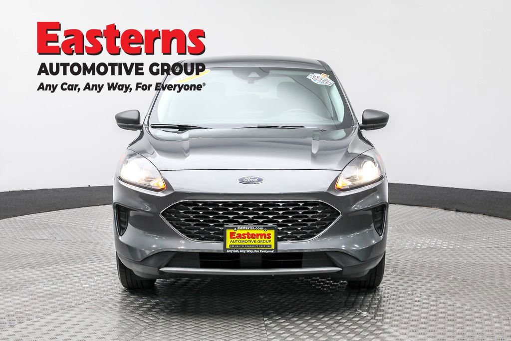Used 2022 Ford Escape SE w/ Cold Weather Package image 2