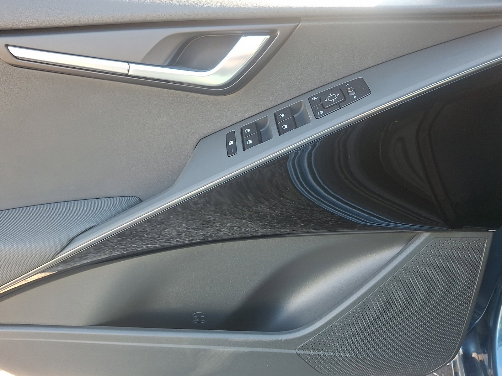 New 2025 Kia Niro Wind image 13