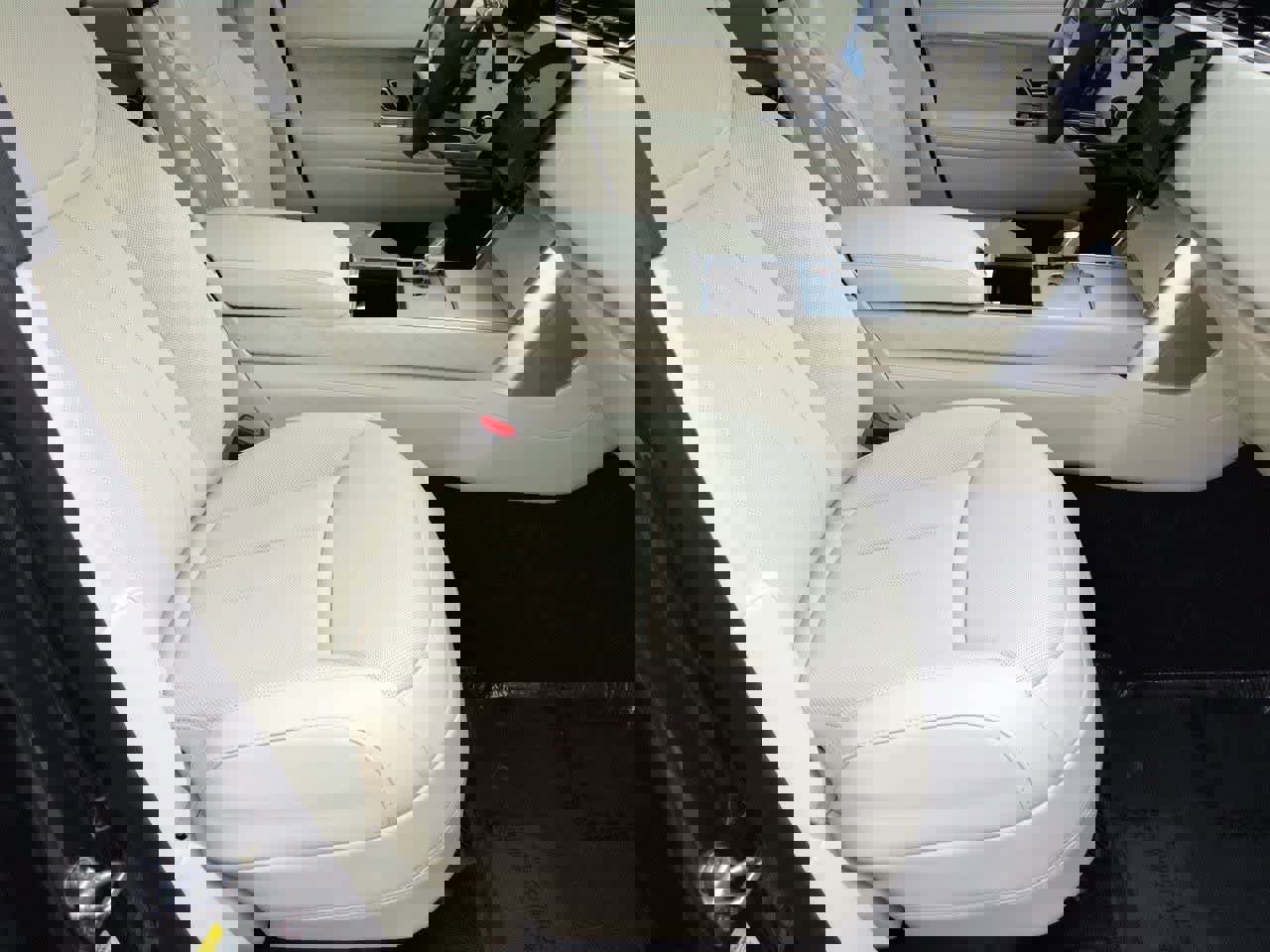 Used 2024 Land Rover Range Rover SE image 23