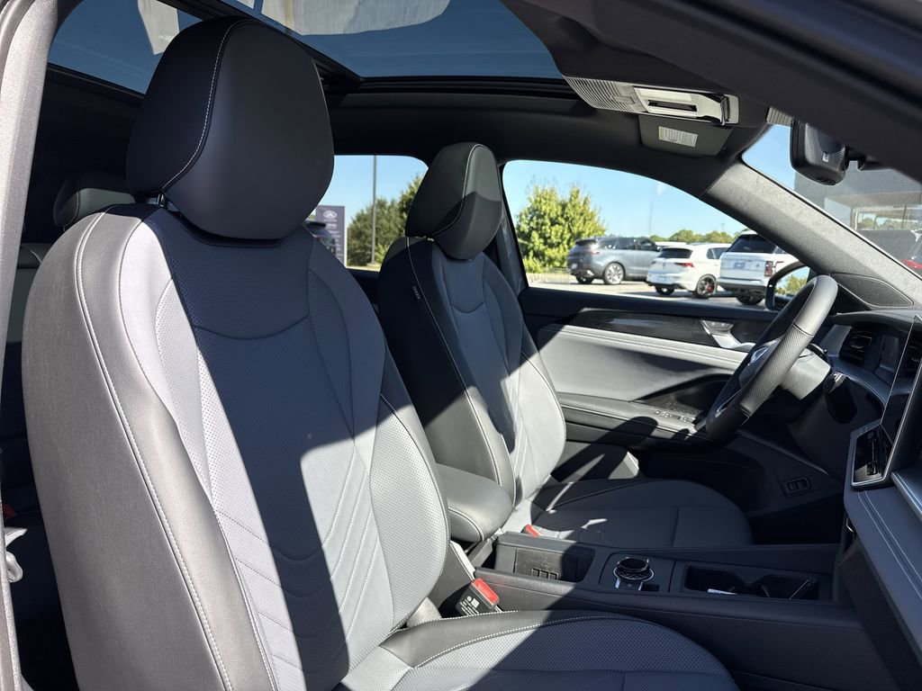 New 2026 Volkswagen Tiguan SE R-Line image 19