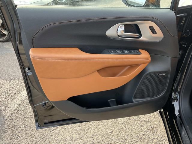 New 2026 Chrysler Pacifica Pinnacle FWD image 22