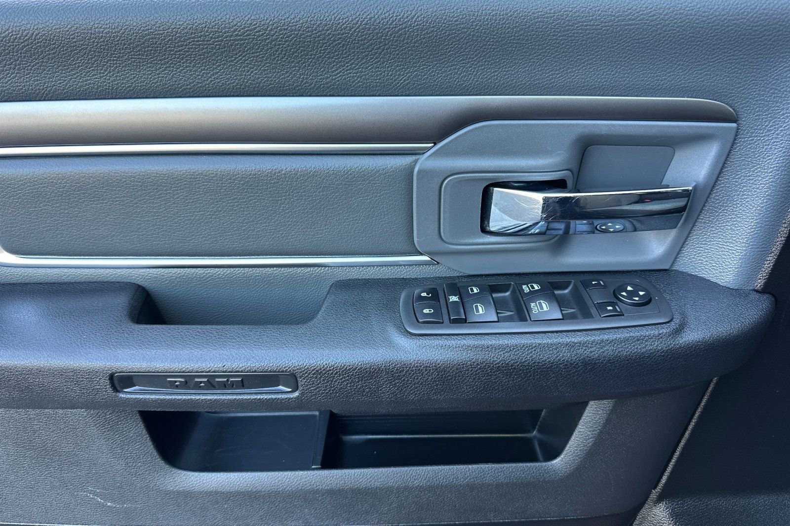 Used 2022 RAM 1500 Classic SLT image 10