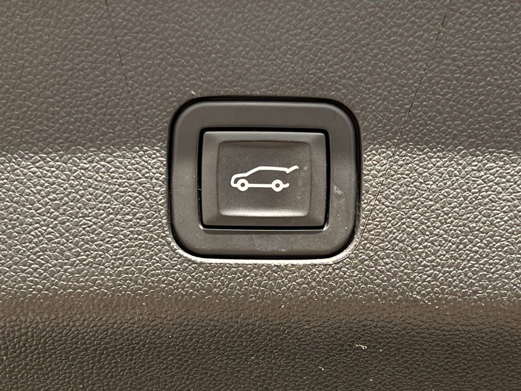 Used 2024 GMC Yukon Denali image 40