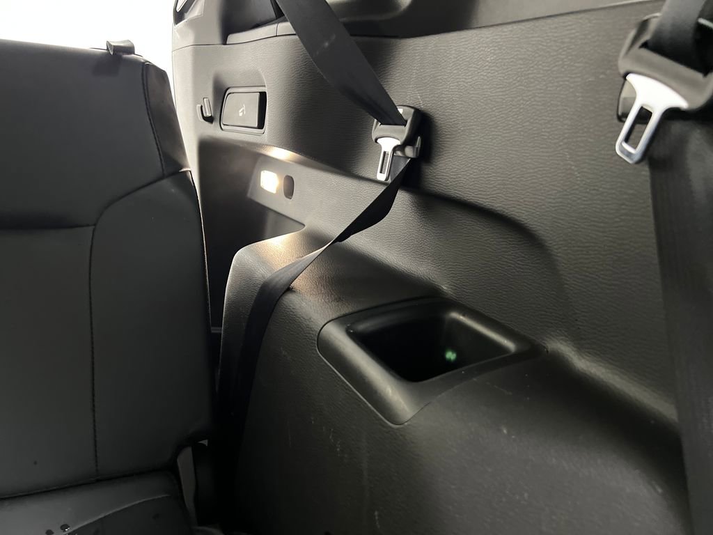 Used 2025 Mitsubishi Outlander SE image 33