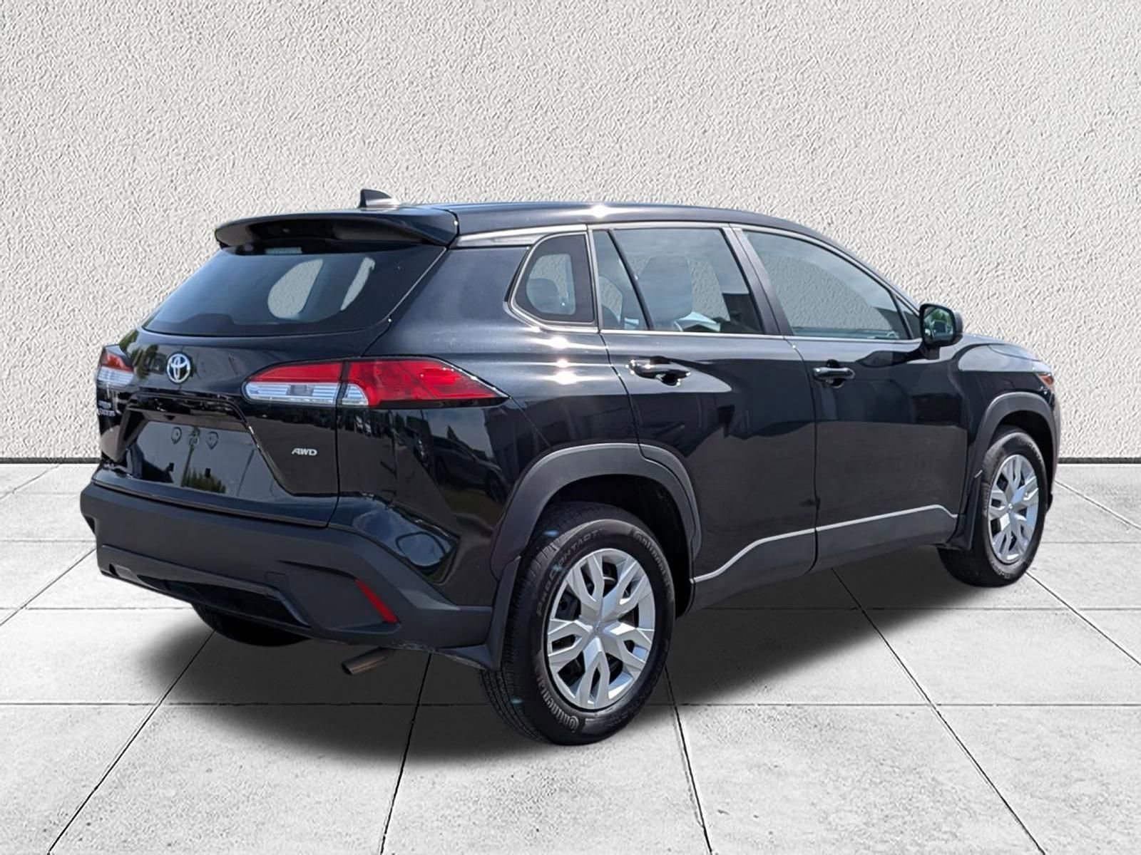 Used 2025 Toyota Corolla Cross L AWD/4WD image 3