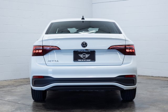 Used 2024 Volkswagen Jetta Sport image 9