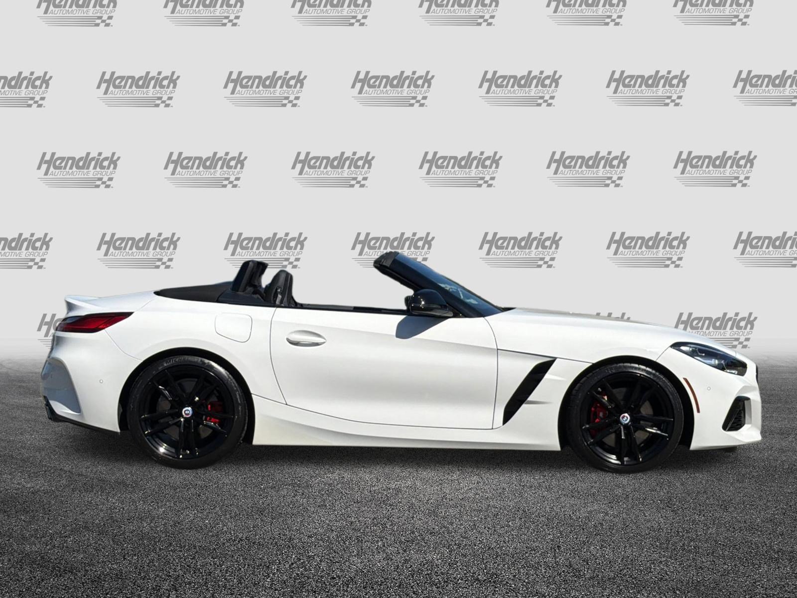Used 2022 BMW Z4 M40i w/ Premium Package image 3