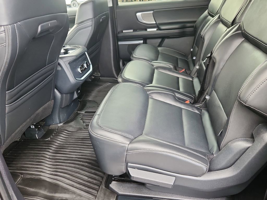 Used 2025 Ford Expedition Max Platinum AWD/4WD image 10