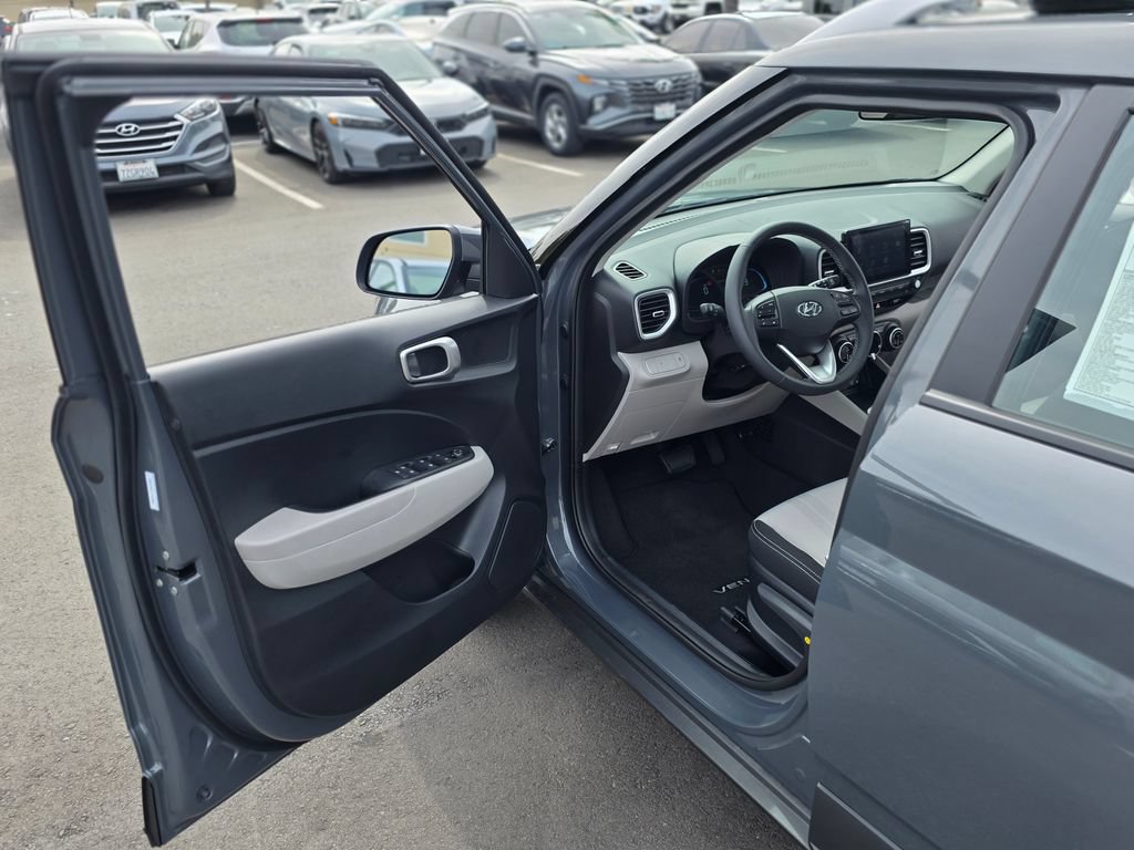New 2026 Hyundai Venue SEL FWD image 39