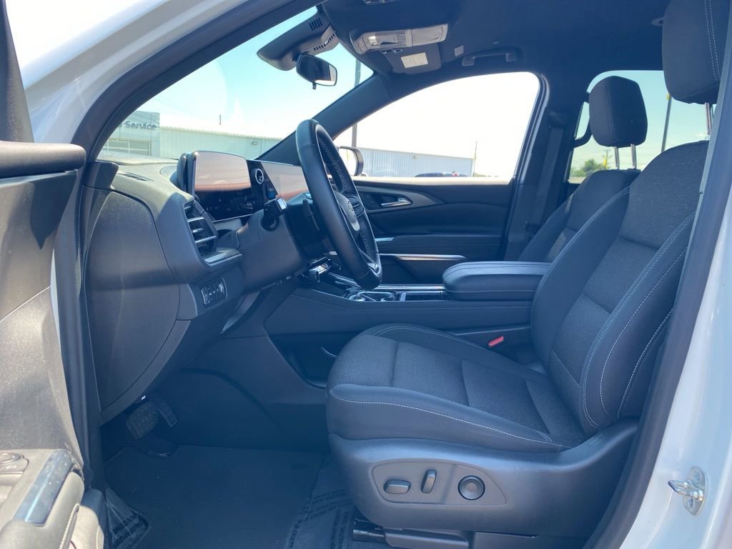 Used 2024 Chevrolet Traverse LT image 21