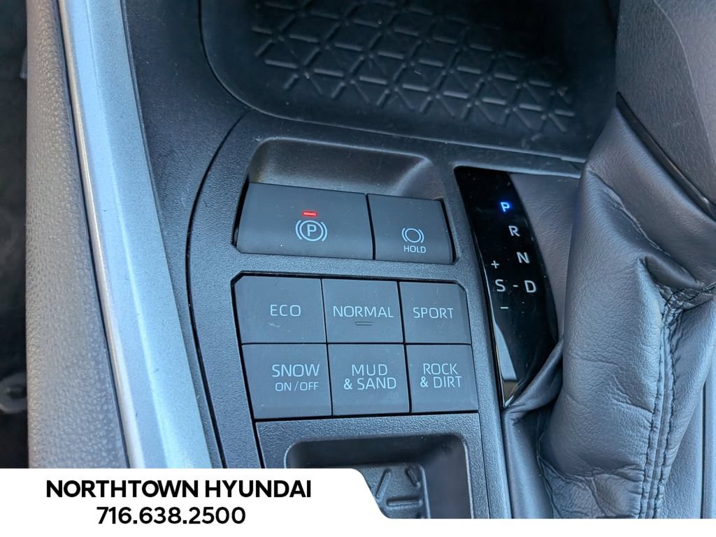 Used 2025 Toyota RAV4 XLE AWD/4WD image 16