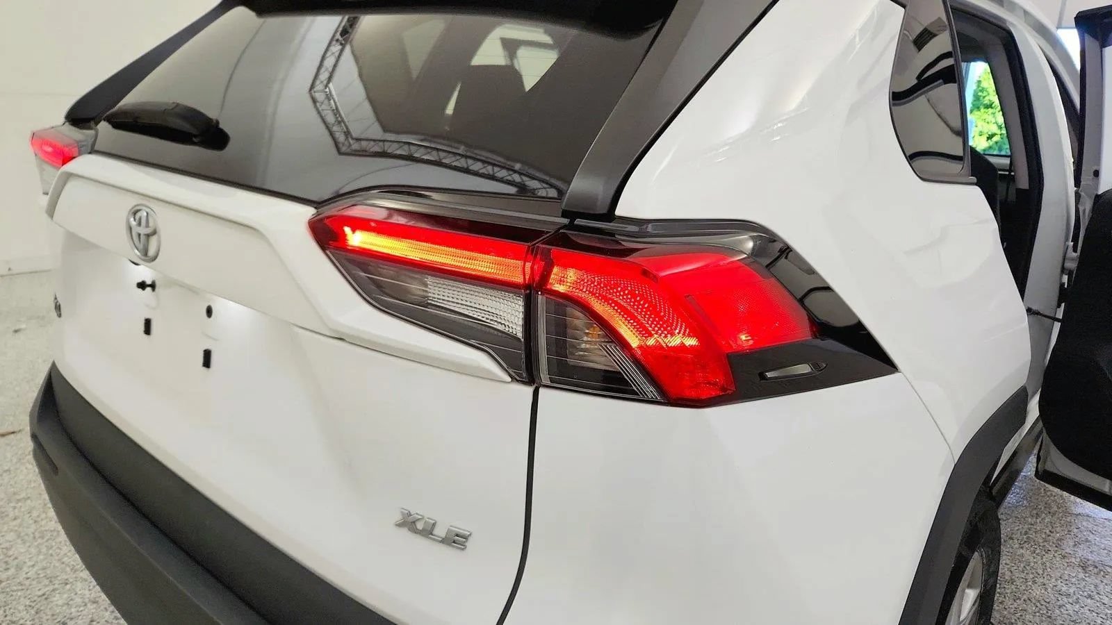 Used 2024 Toyota RAV4 XLE FWD image 33