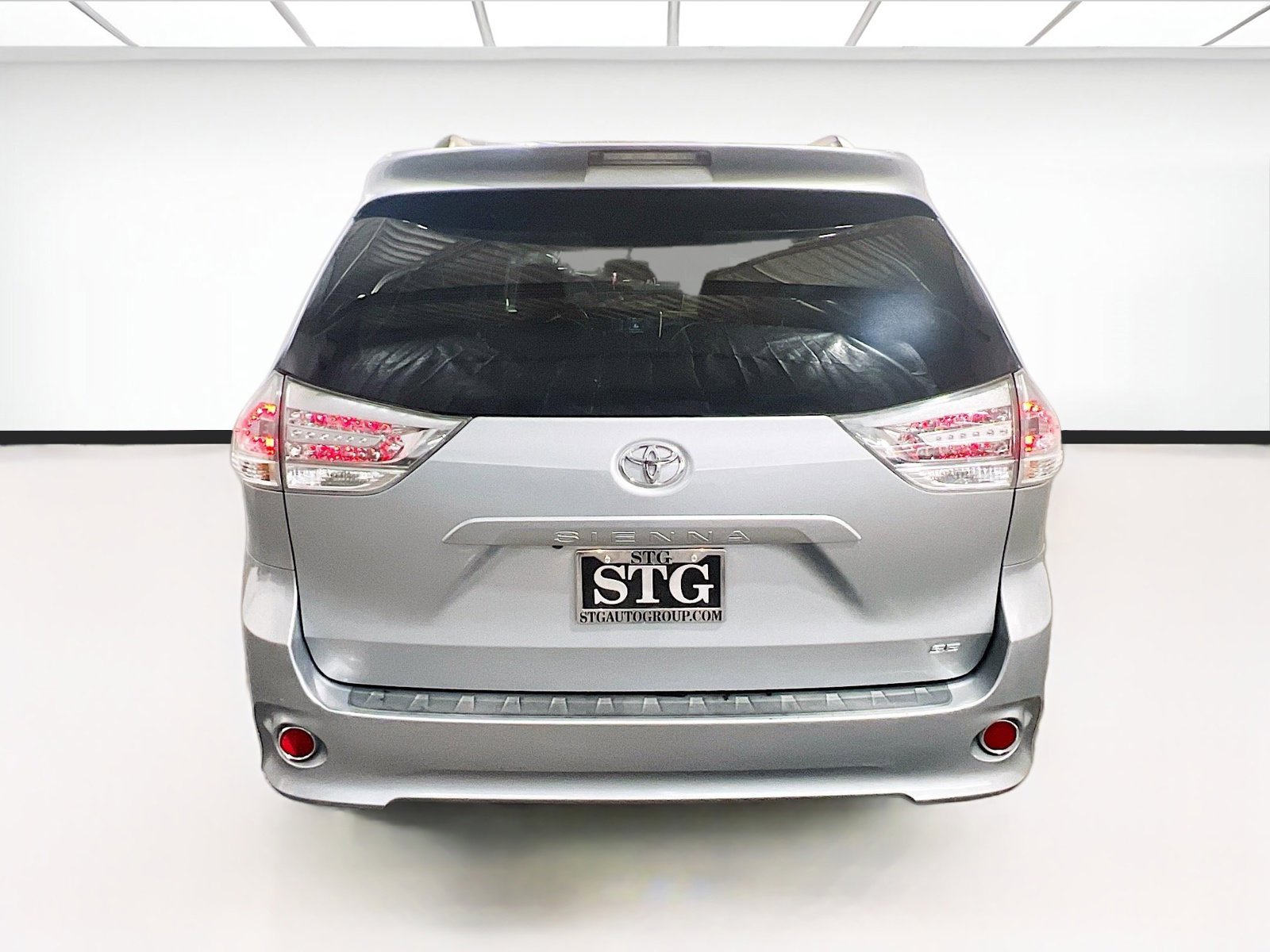 Used 2017 Toyota Sienna SE image 5