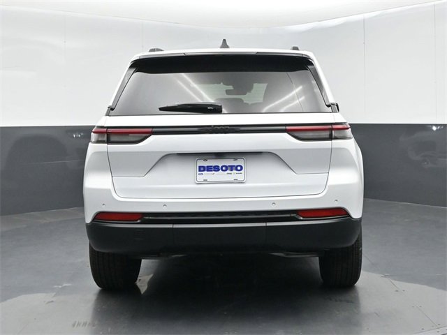 New 2025 Jeep Grand Cherokee Altitude image 7