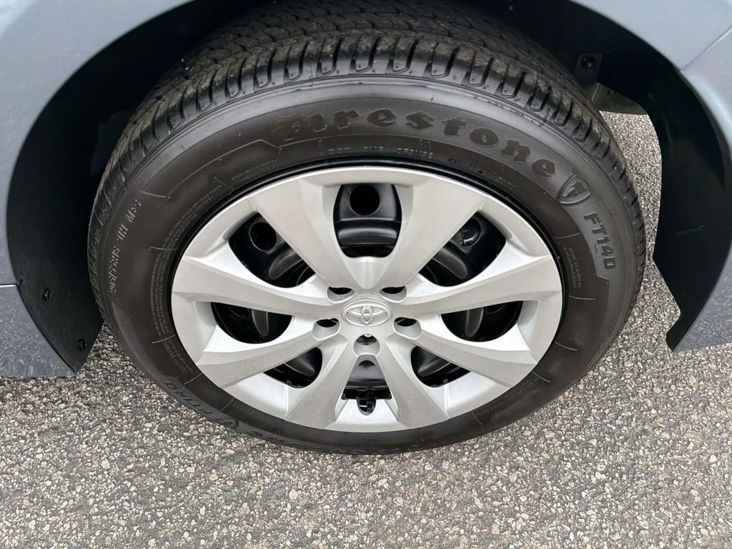 Used 2025 Toyota Corolla LE image 31