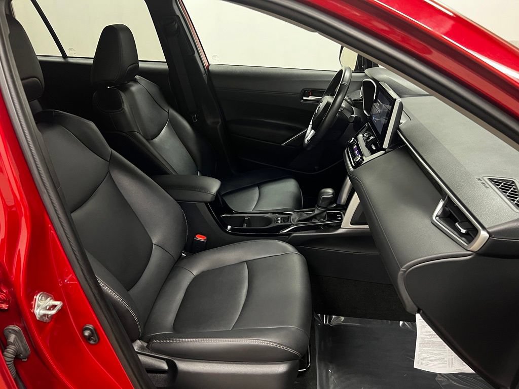 Used 2023 Toyota Corolla Cross XLE AWD/4WD image 40