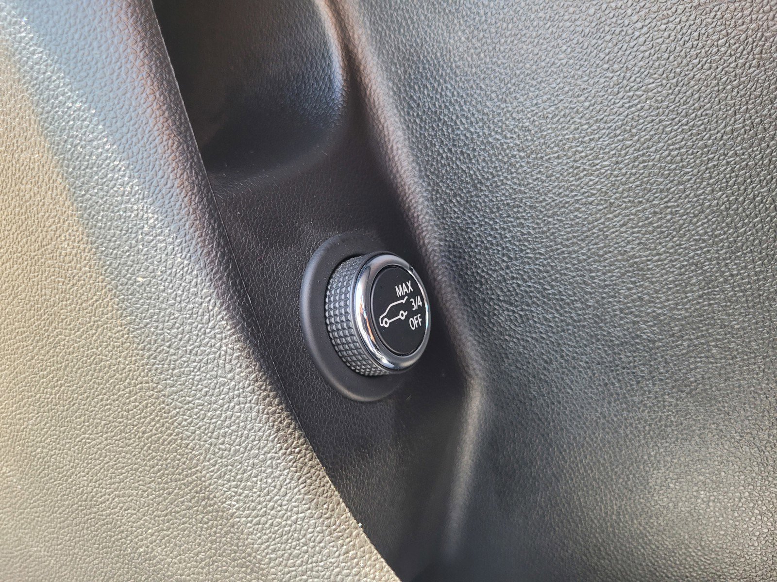 Certified 2022 Cadillac XT4 Sport w/ LPO, ONYX Package image 25