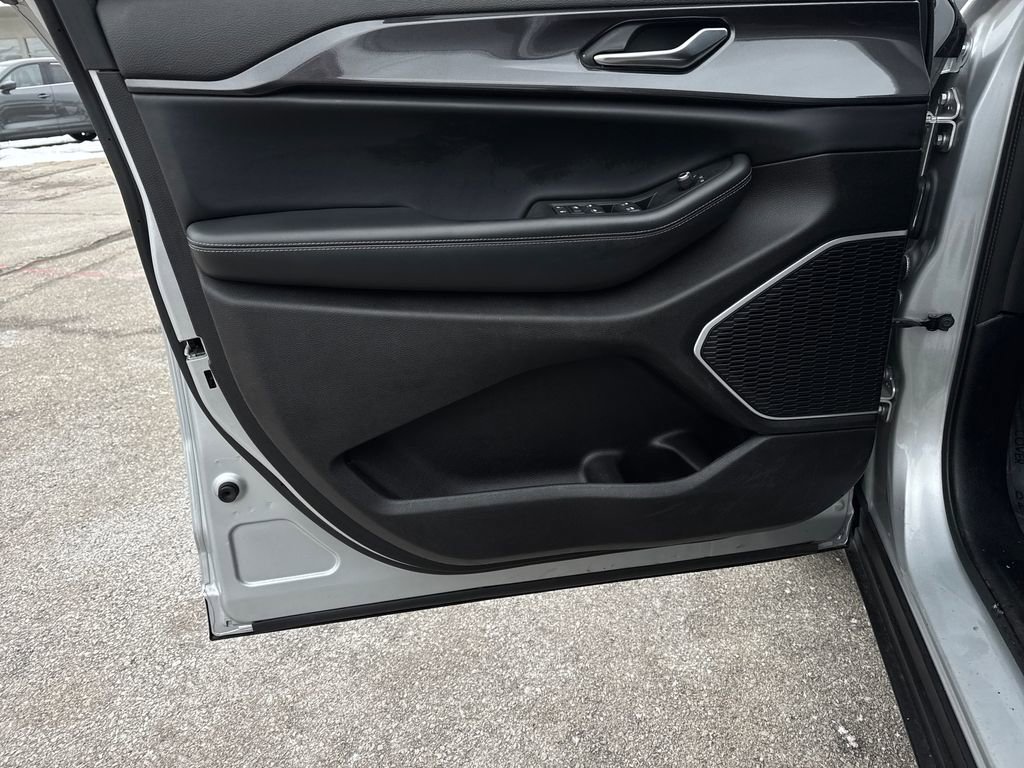 Certified 2021 Jeep Grand Cherokee L Laredo w/ Luxury Tech Group I image 12