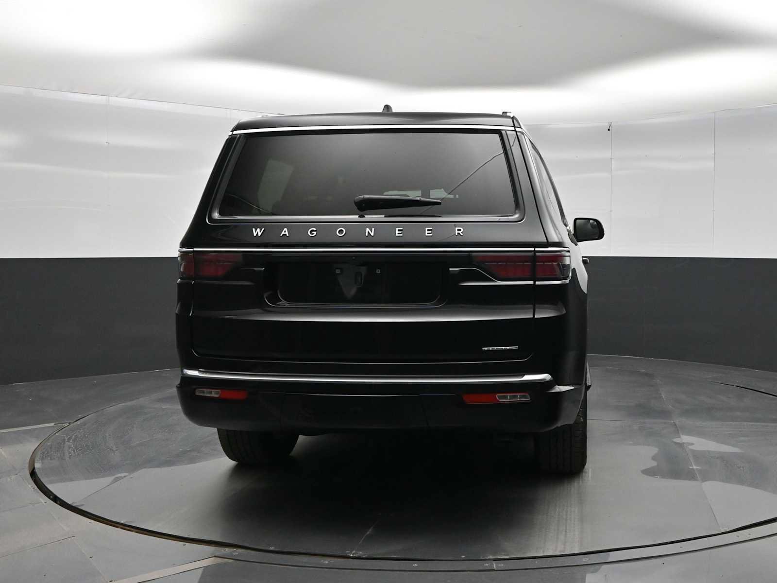 Used 2024 Jeep Wagoneer Series III AWD/4WD image 6