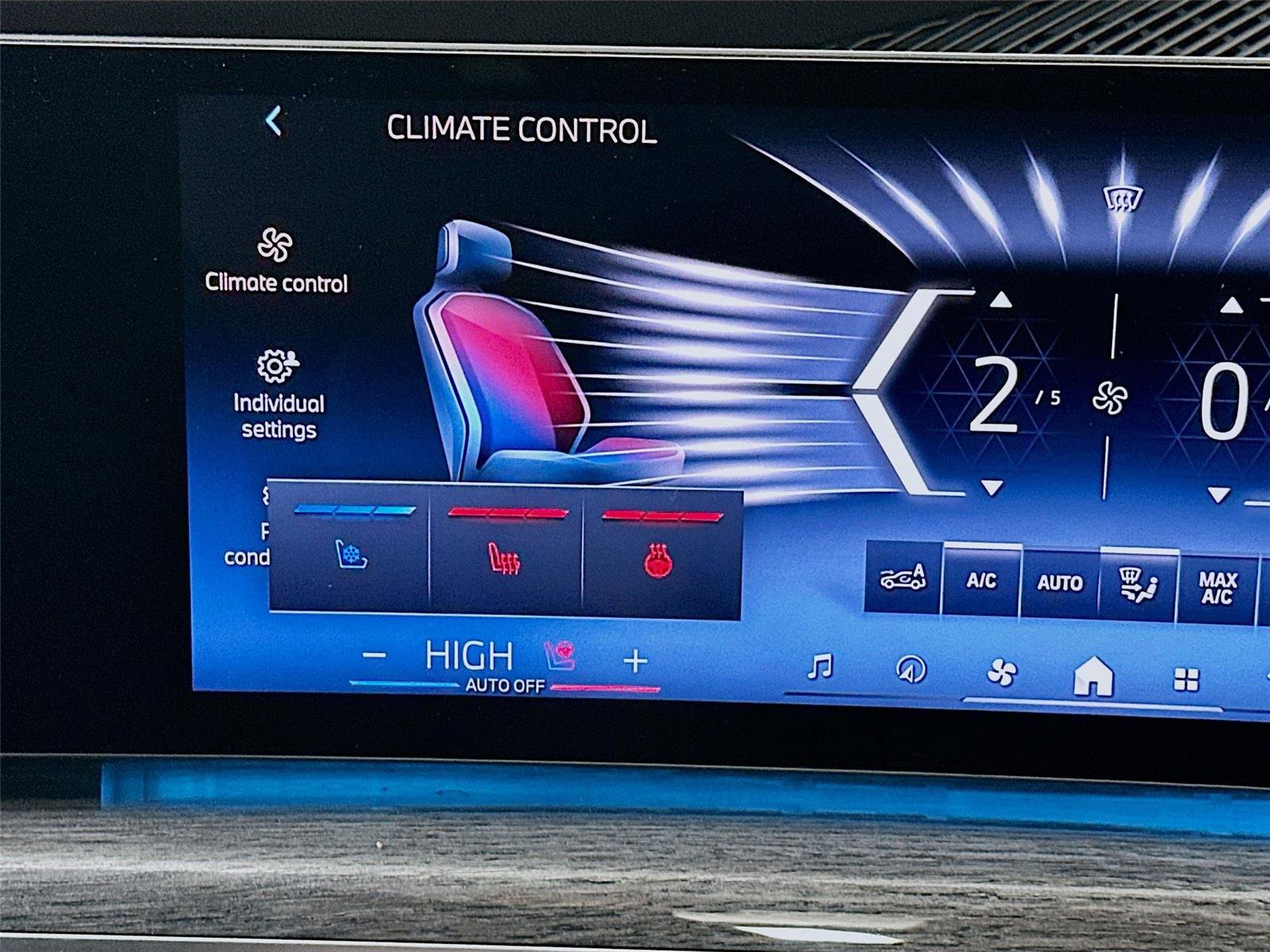 Used 2023 BMW 760i xDrive image 21