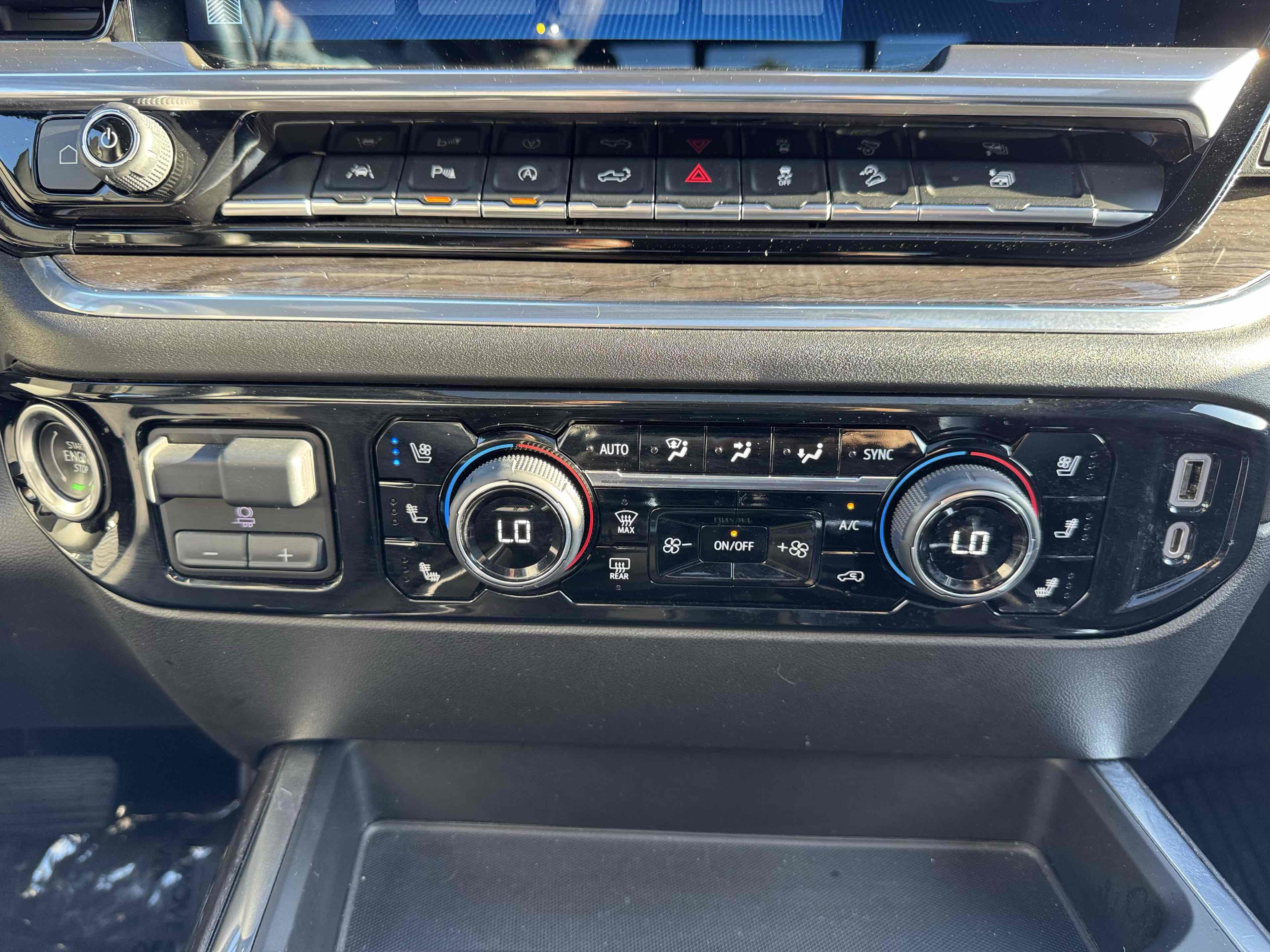 Used 2022 Chevrolet Silverado 1500 LTZ AWD/4WD image 27