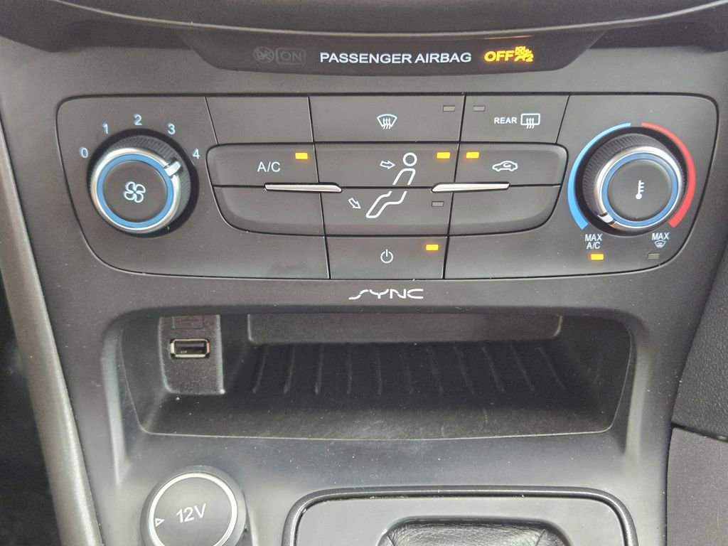 Used 2015 Ford Focus SE w/ Equipment Group 201A image 23