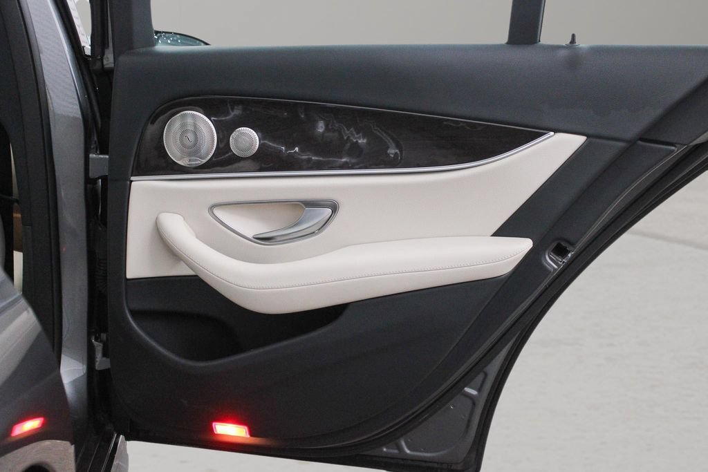 Used 2023 Mercedes-Benz E 350 4MATIC Sedan image 29