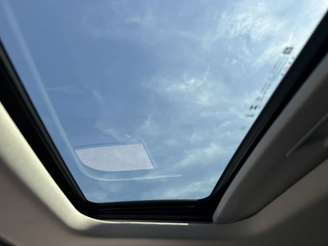 Used 2026 Chevrolet Trax LT w/ Sunroof Package image 24