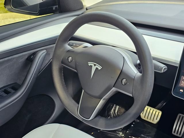 Used 2024 Tesla Model Y Performance image 27