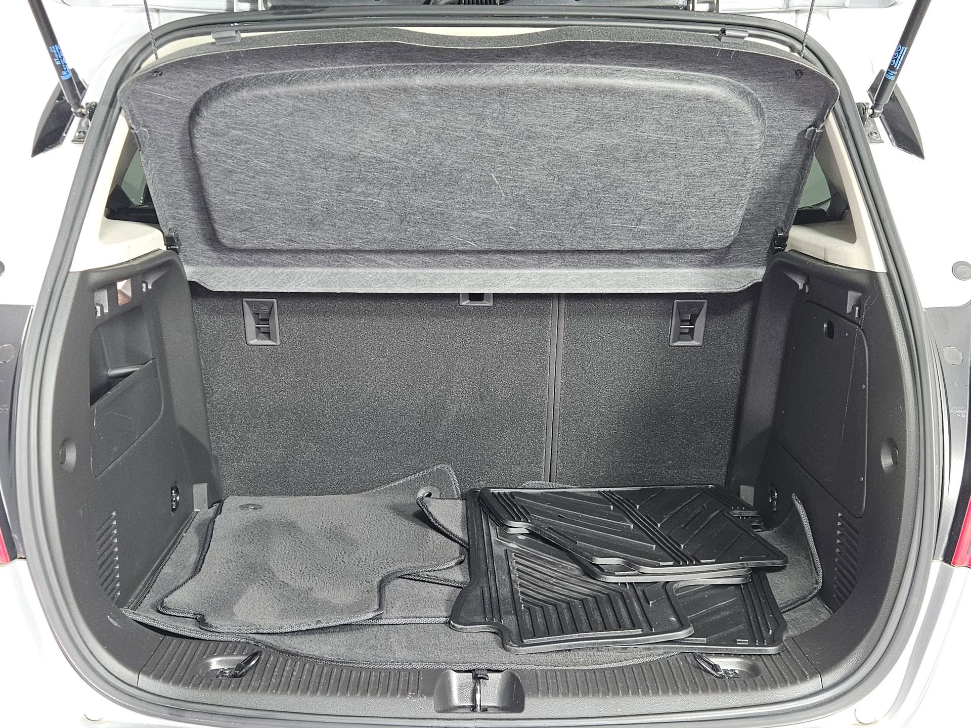 Used 2018 Buick Encore Sport Touring FWD image 11