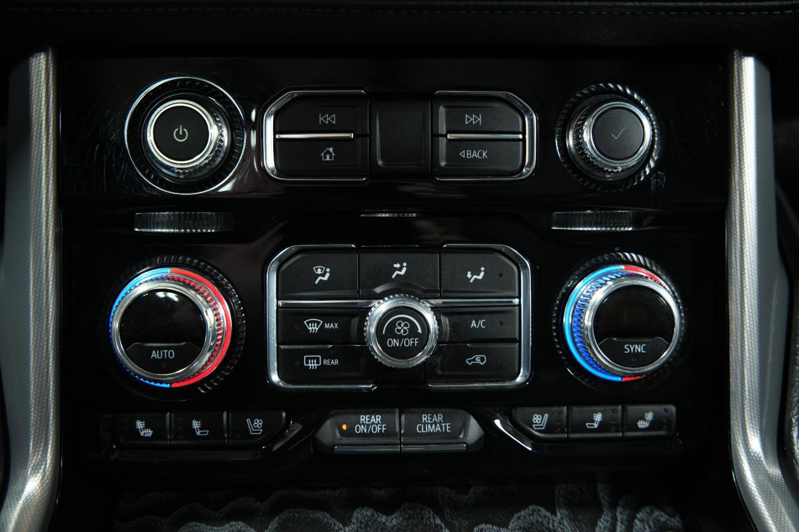 Used 2024 GMC Yukon XL Denali AWD/4WD image 42