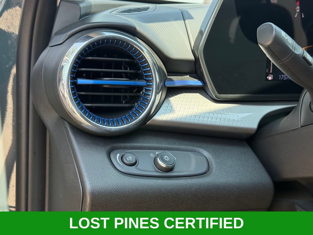 Used 2025 Chevrolet Trax LT FWD image 7