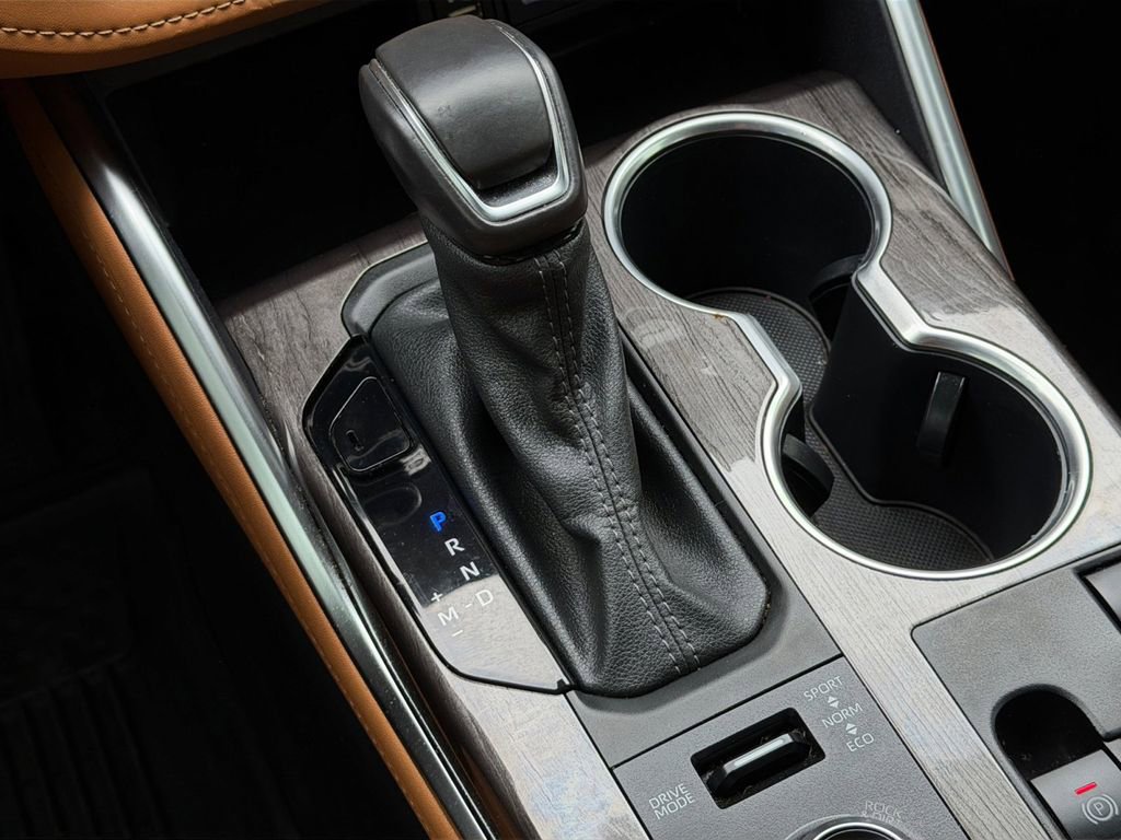 Used 2024 Toyota Highlander Platinum image 19