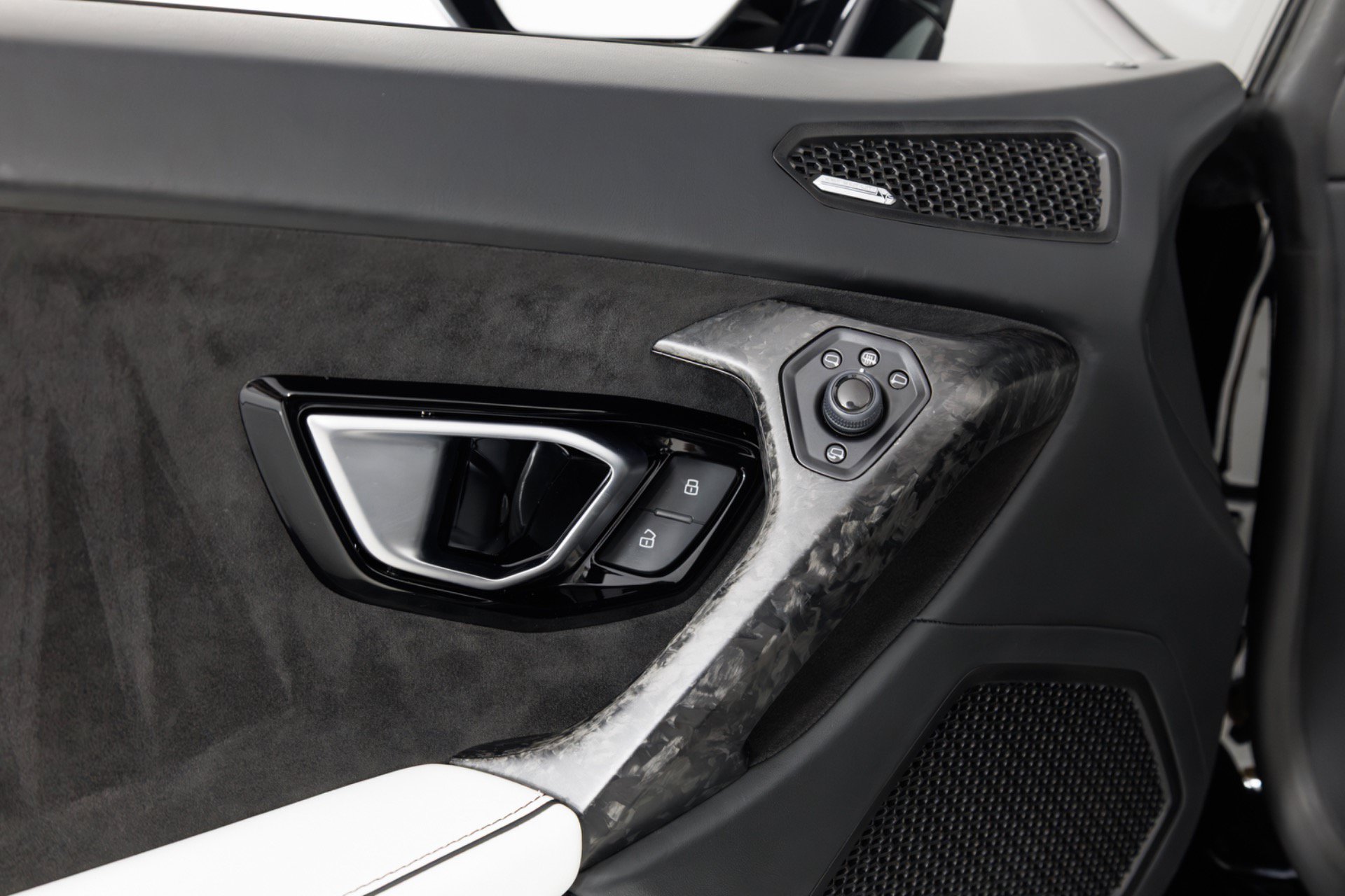 Used 2021 Lamborghini Huracan EVO RWD image 35