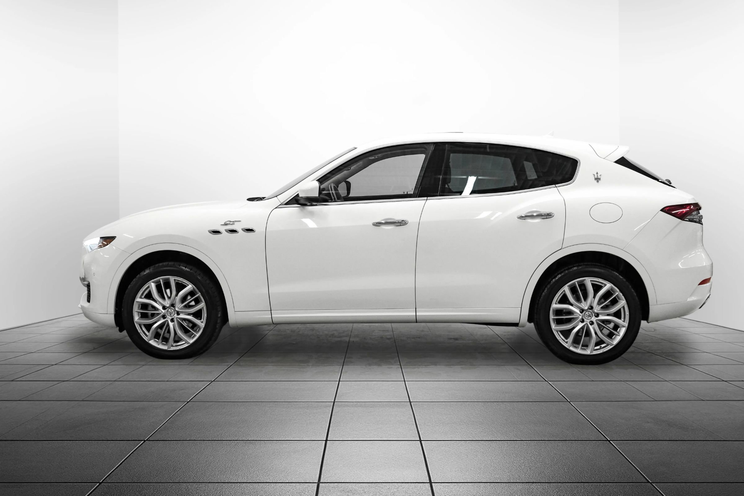 Used 2022 Maserati Levante GT image 12