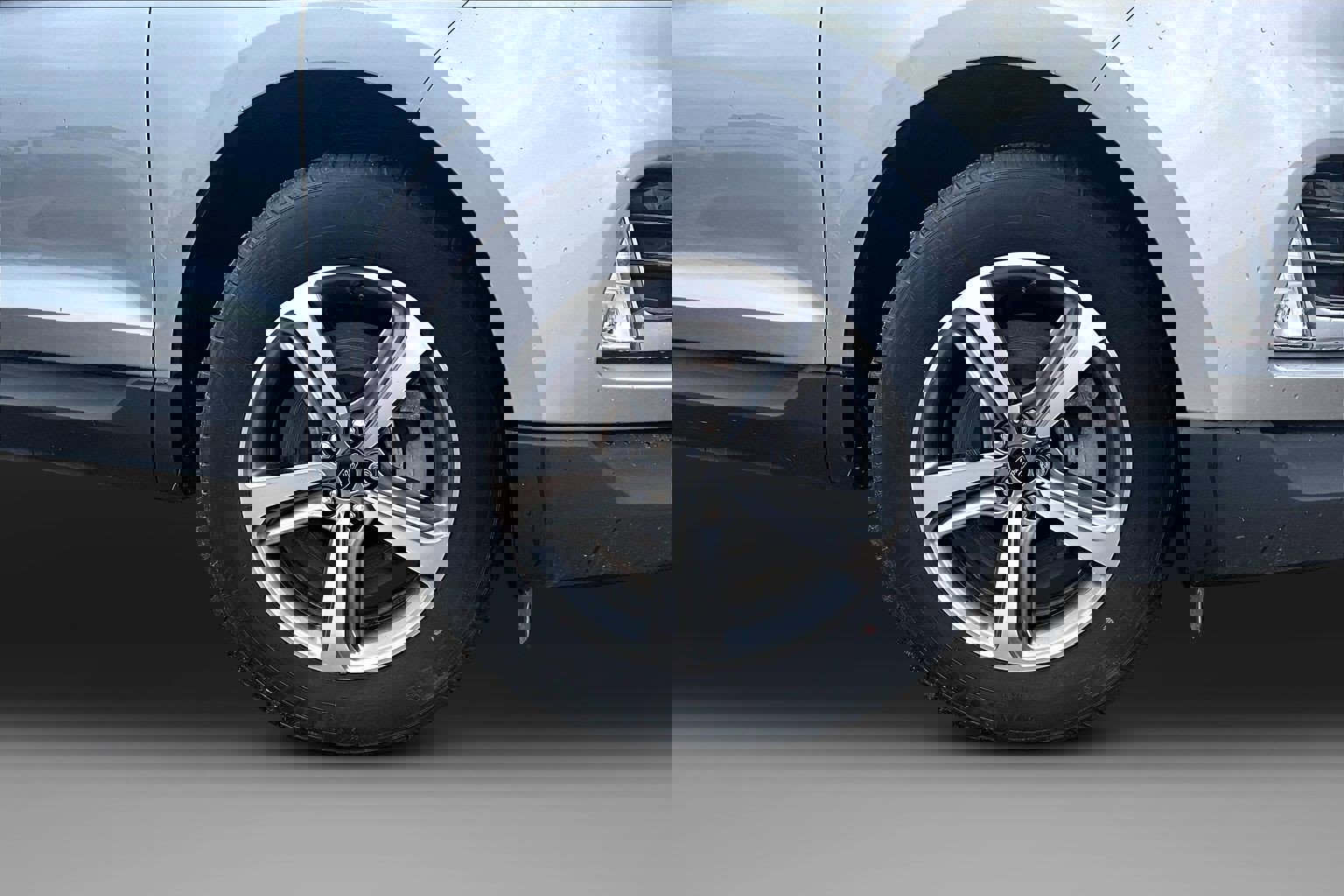 Used 2024 Ford Edge SEL w/ Convenience Package image 9