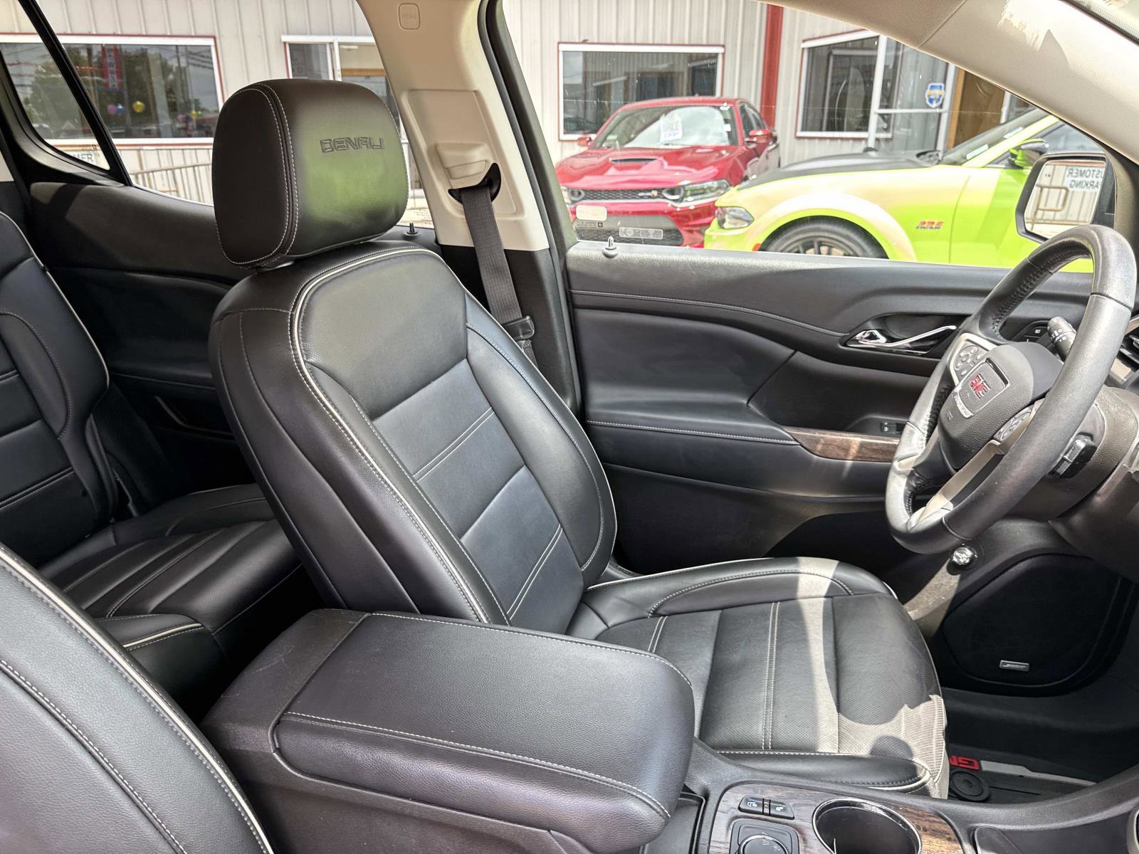 Used 2022 GMC Acadia Denali w/ LPO, Floor Liner Package FWD image 10
