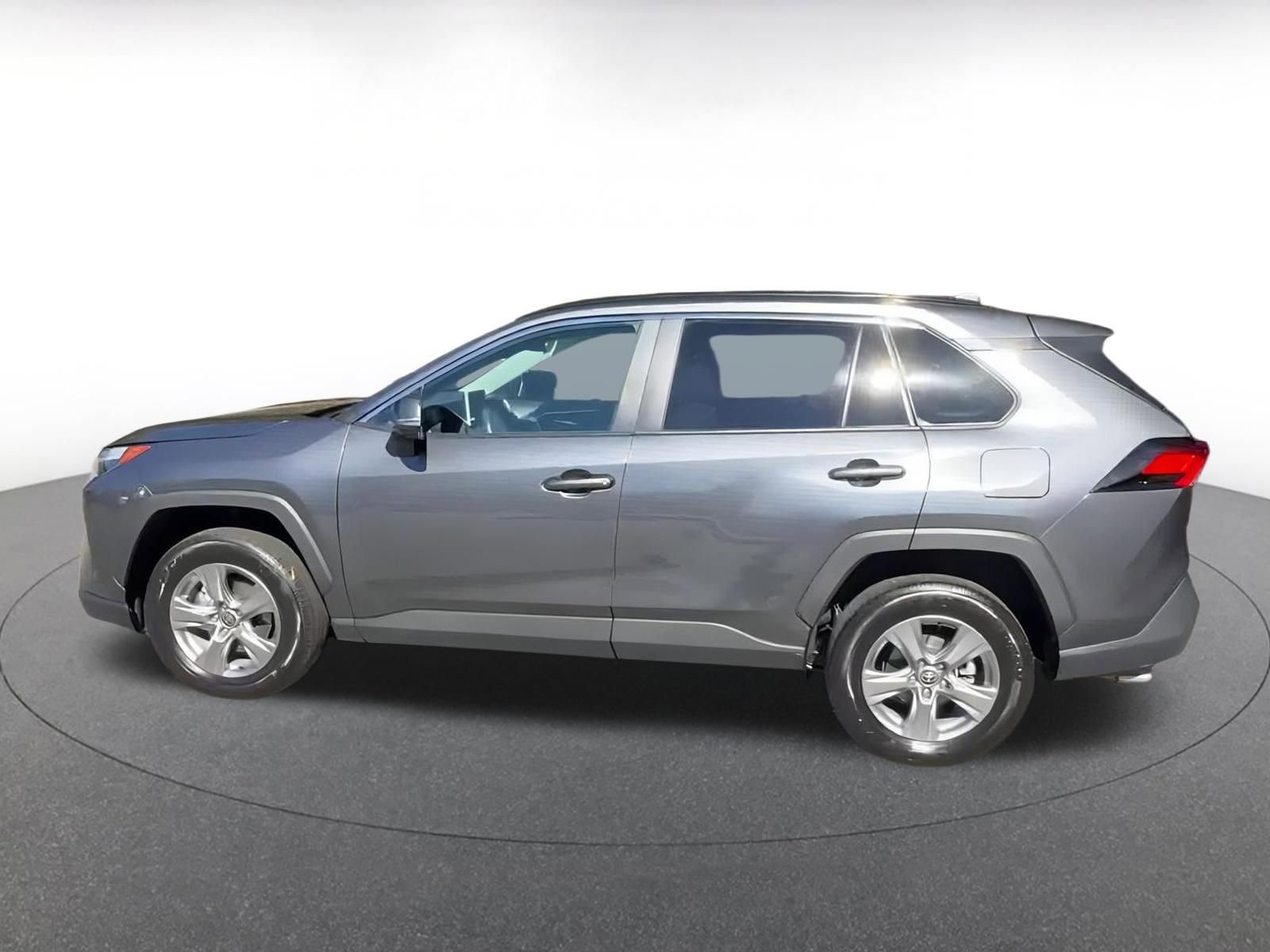 Used 2025 Toyota RAV4 XLE image 9