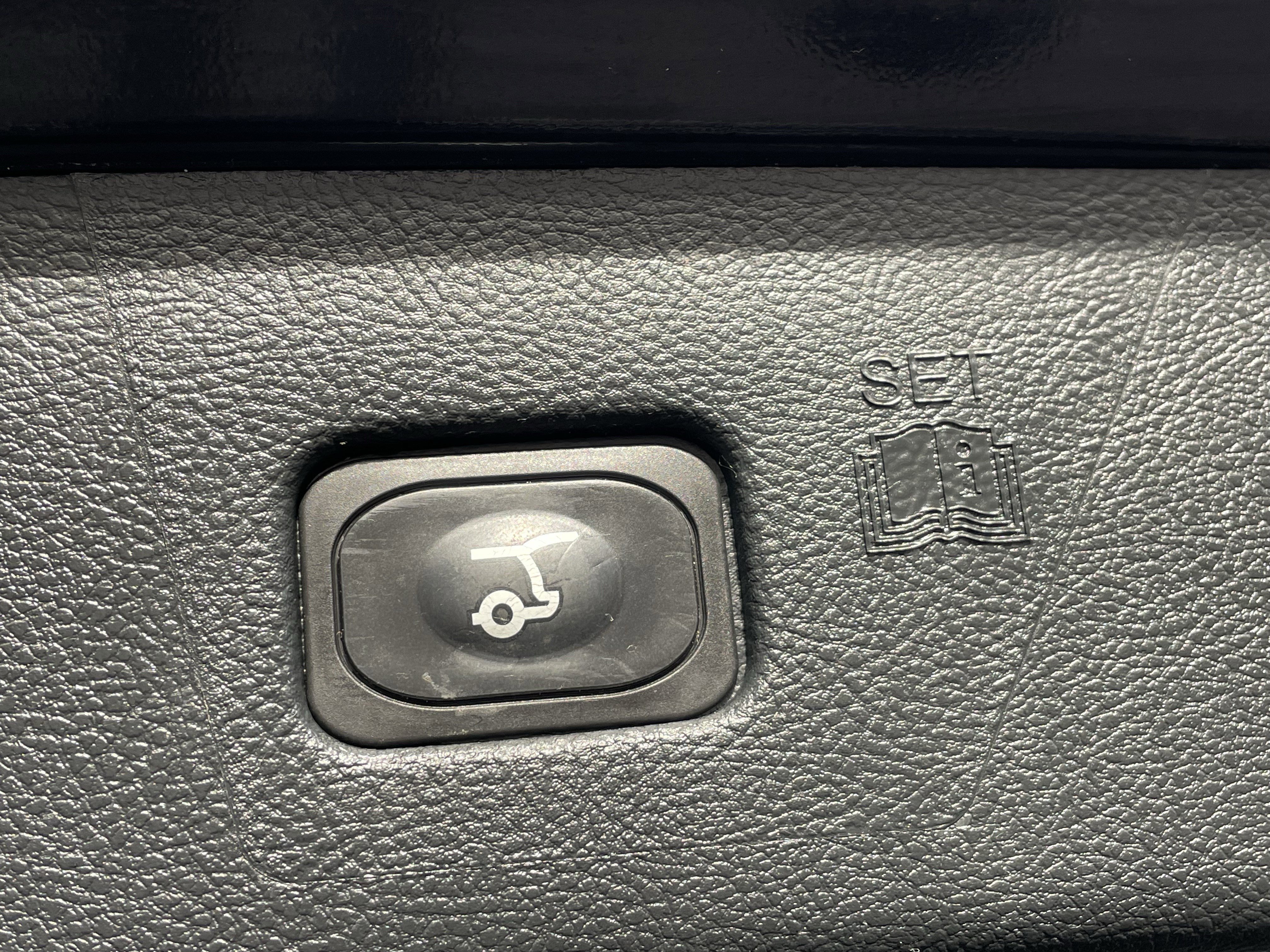 Used 2024 Ford Edge SEL w/ Convenience Package image 8