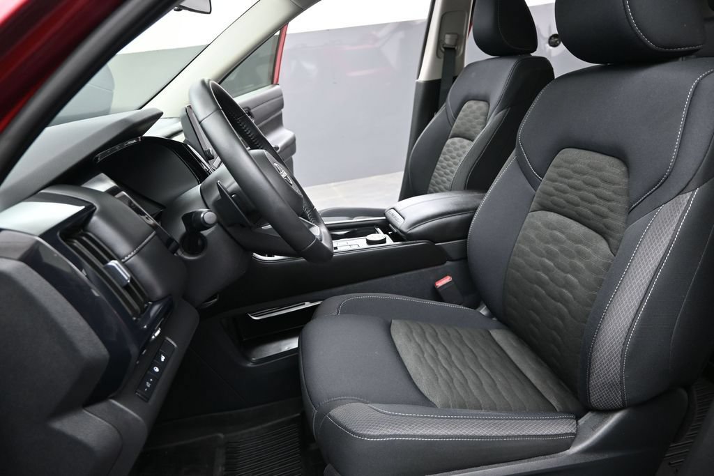 Used 2025 Nissan Pathfinder SV w/ SV Premium Package AWD/4WD image 15