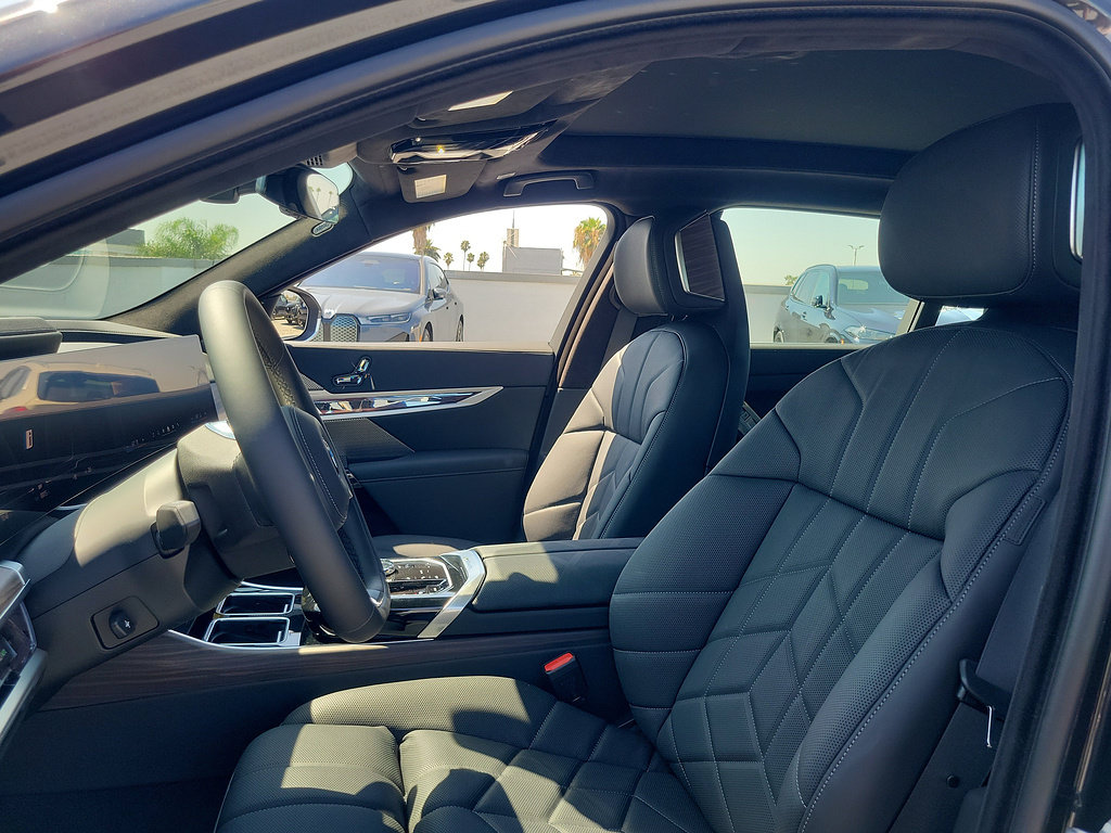 New 2026 BMW i7 M70 RWD image 18